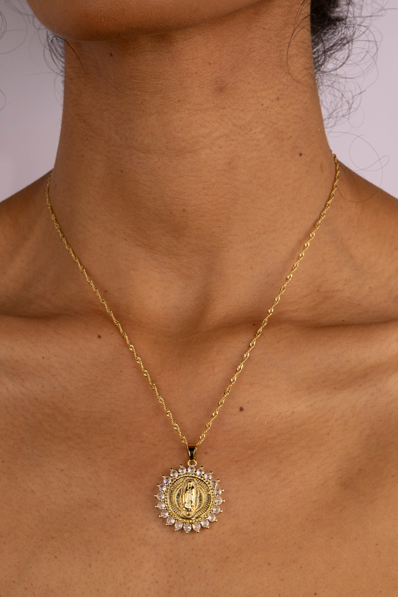 Collar Guadalupe Dorado