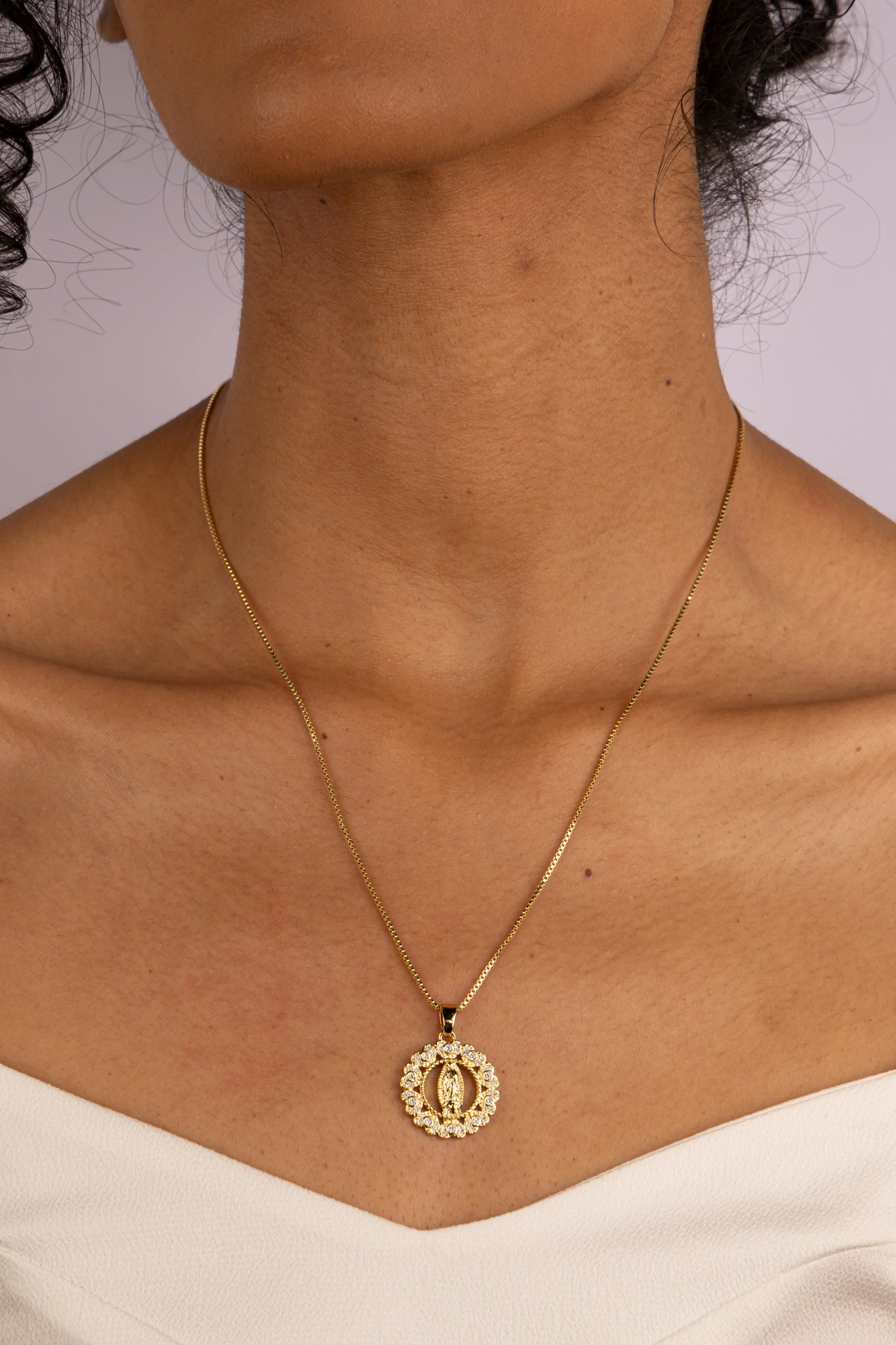 Collar Virgen Luz Dorada