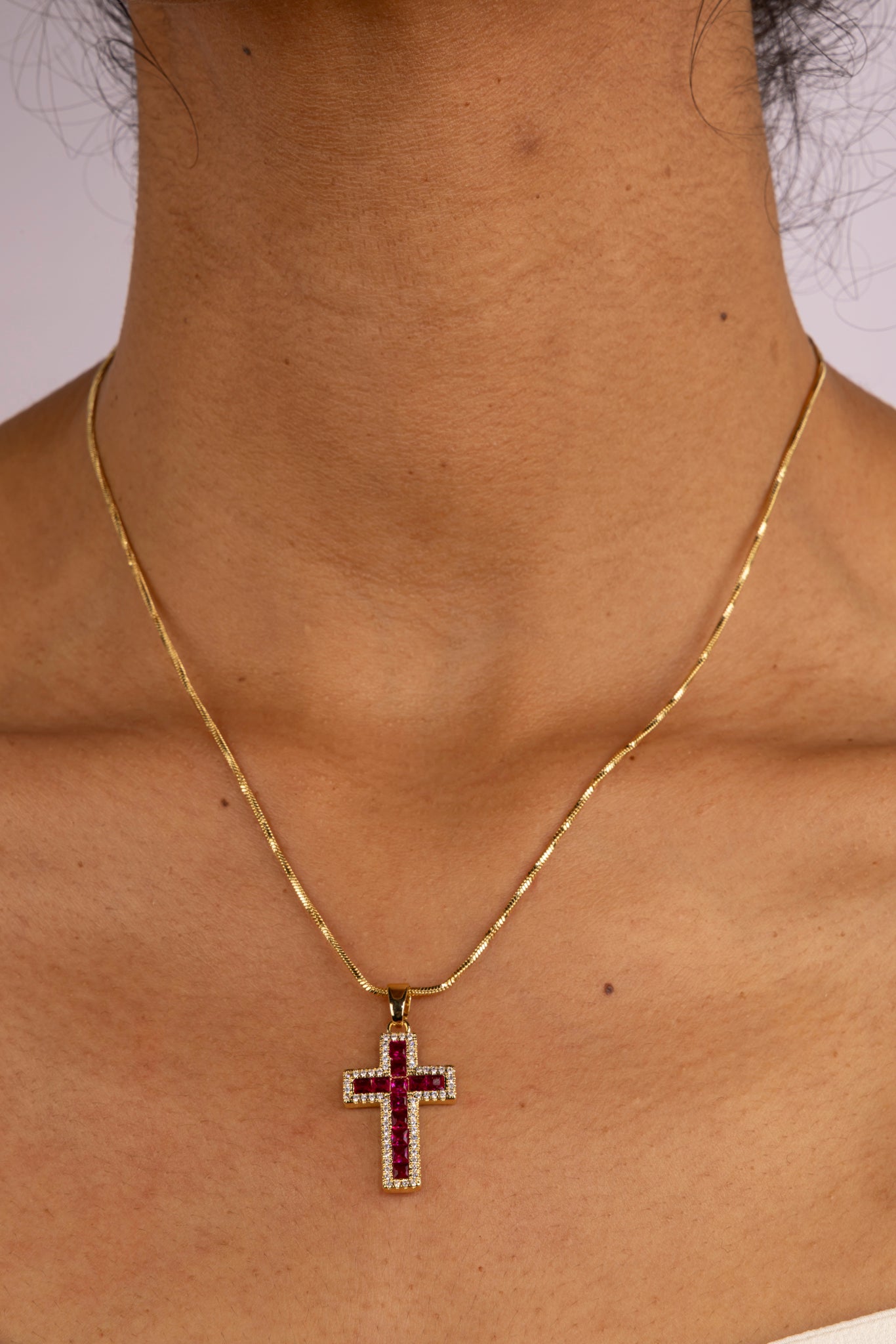 Collar Cruz Ruby Glow