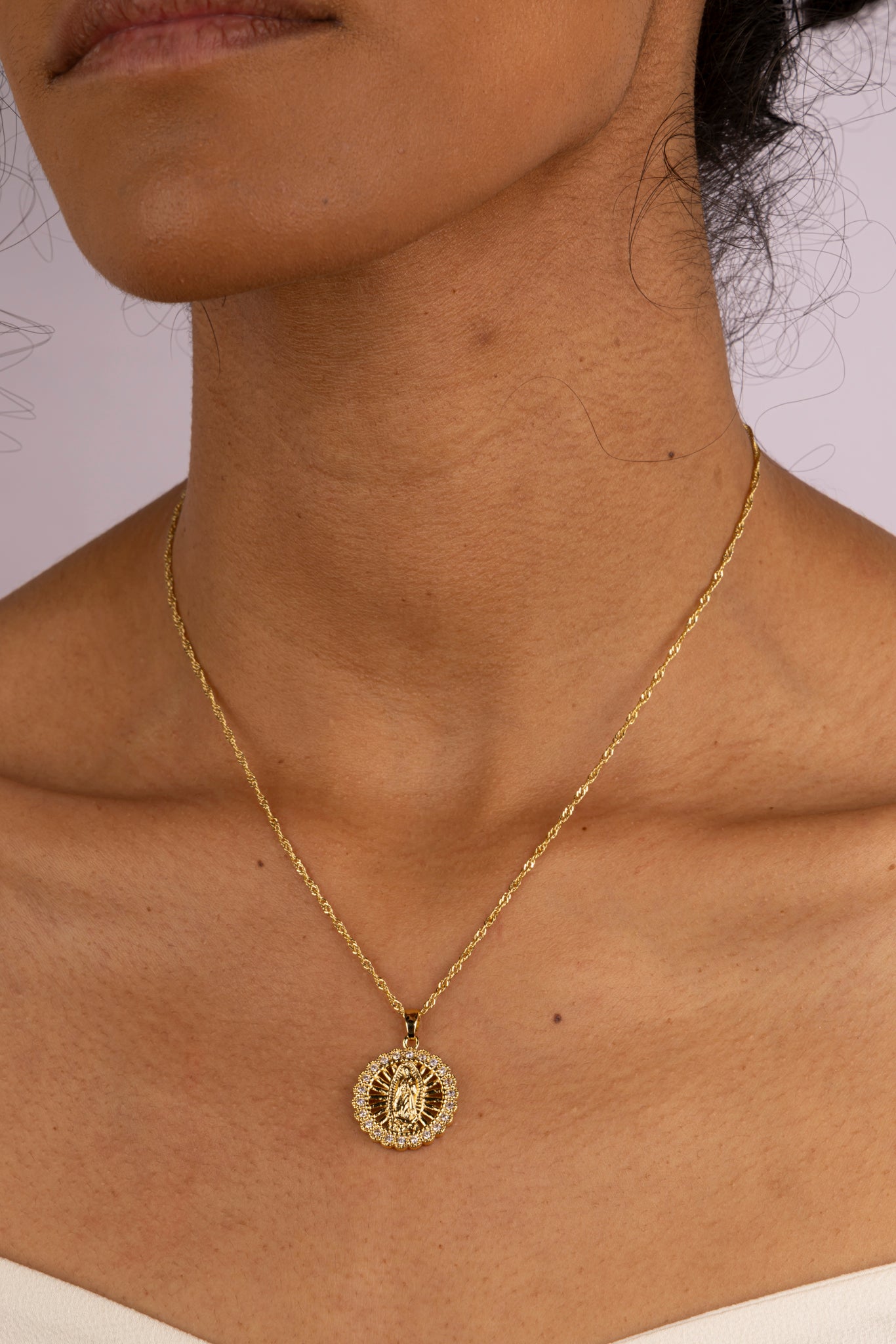 Collar Virgen Halo Shine