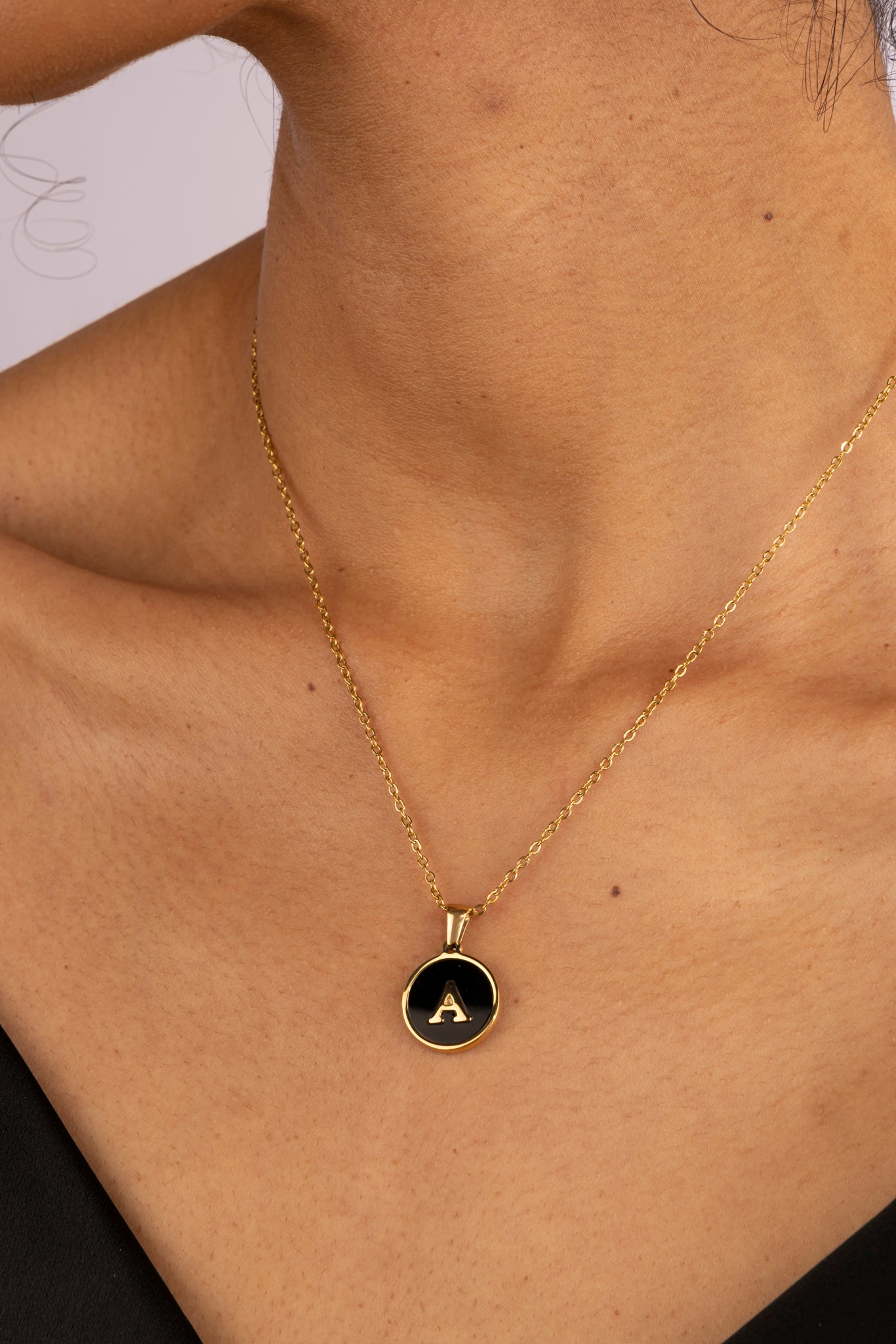 Collar Medal Black Initial