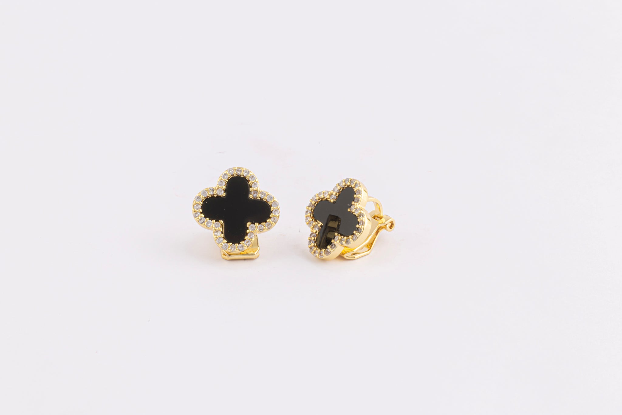 Aretes Black Clover