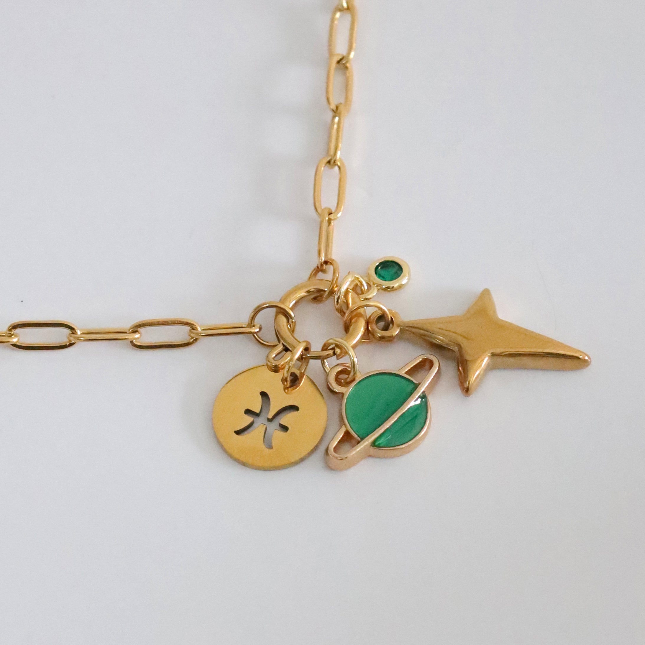 Collar Letter & Charm • Circle