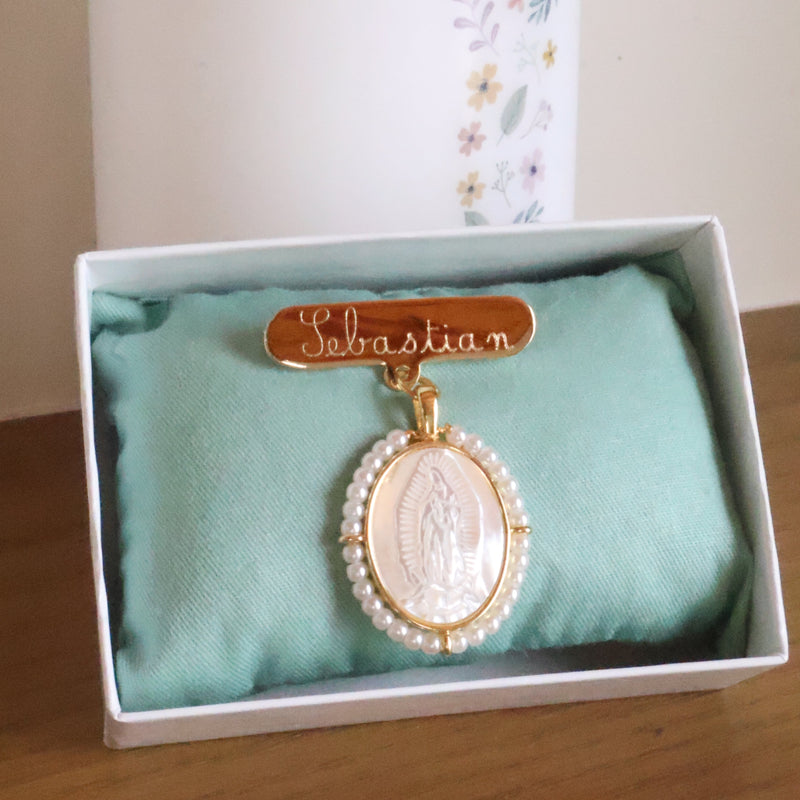 Broche Ivory
