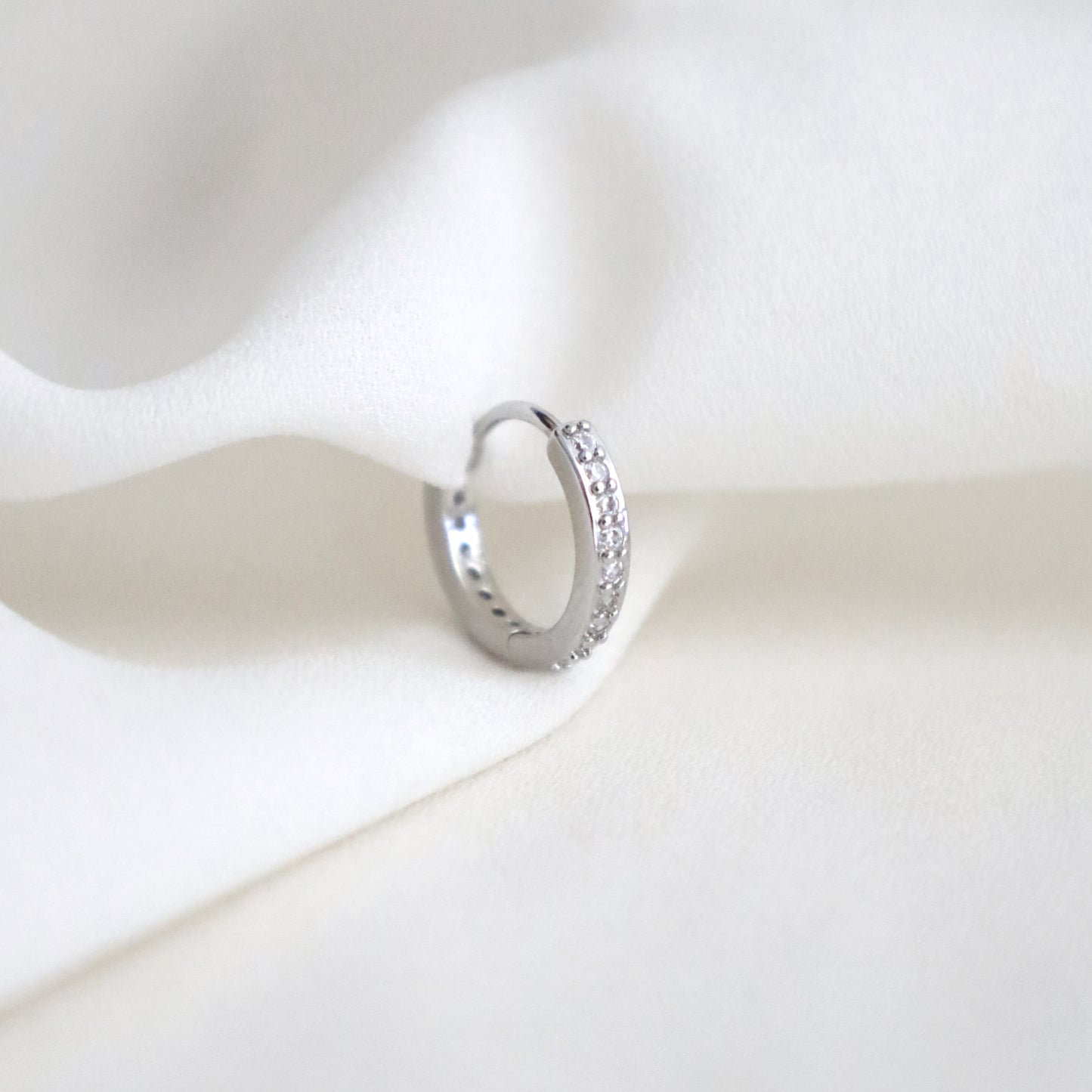 Huggie Vera 10MM • Plateado